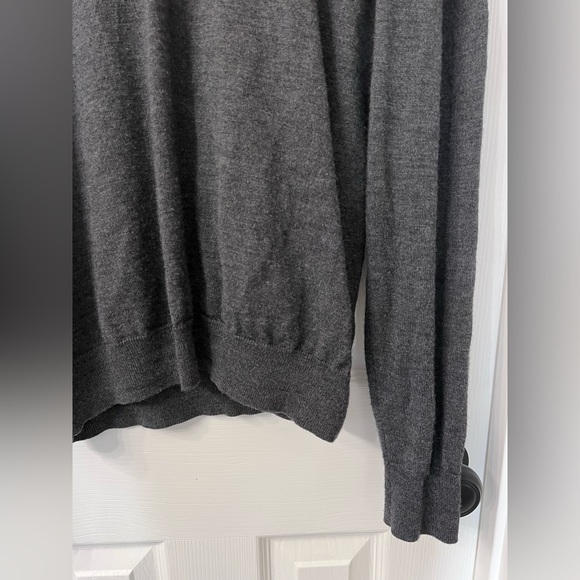 Men’s V Neck Sweater - Picture 4 of 11
